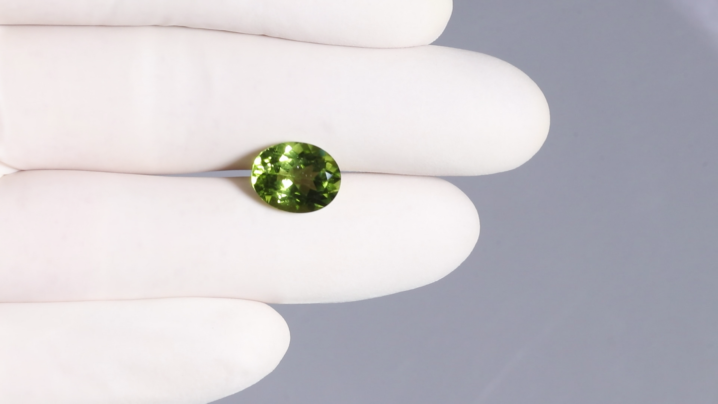 NATURAL PERIDOT 5.84 CARATS