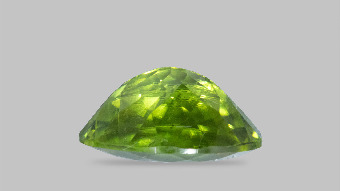 NATURAL PERIDOT 4.89 CARATS