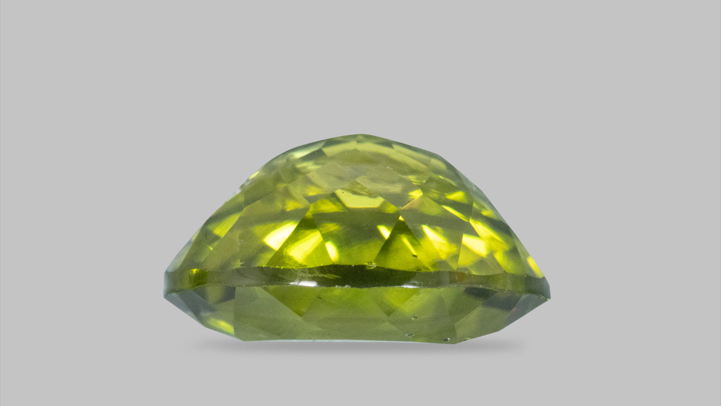 NATURAL PERIDOT 5.53 CARATS