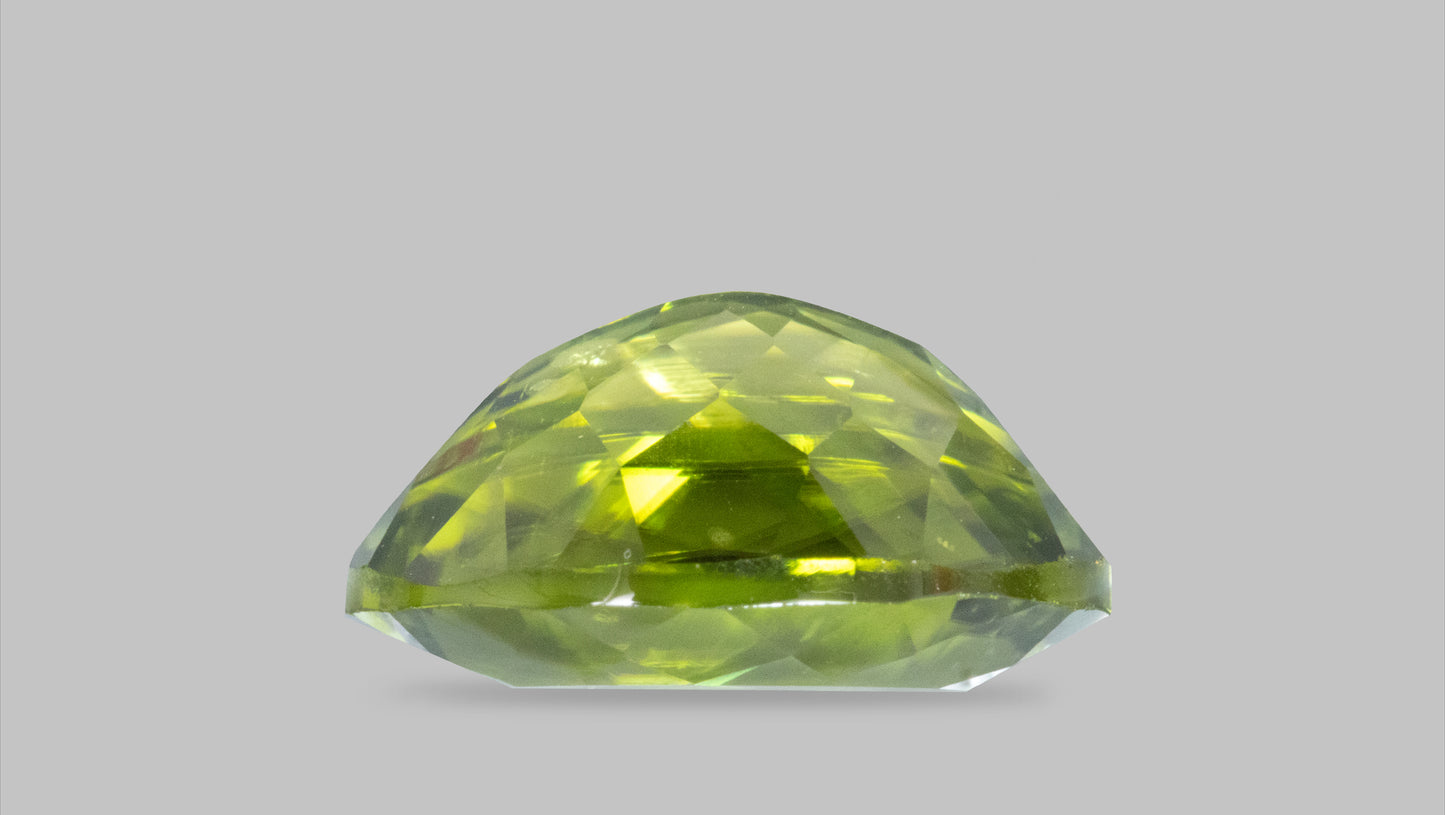 NATURAL PERIDOT 5.50 CARATS
