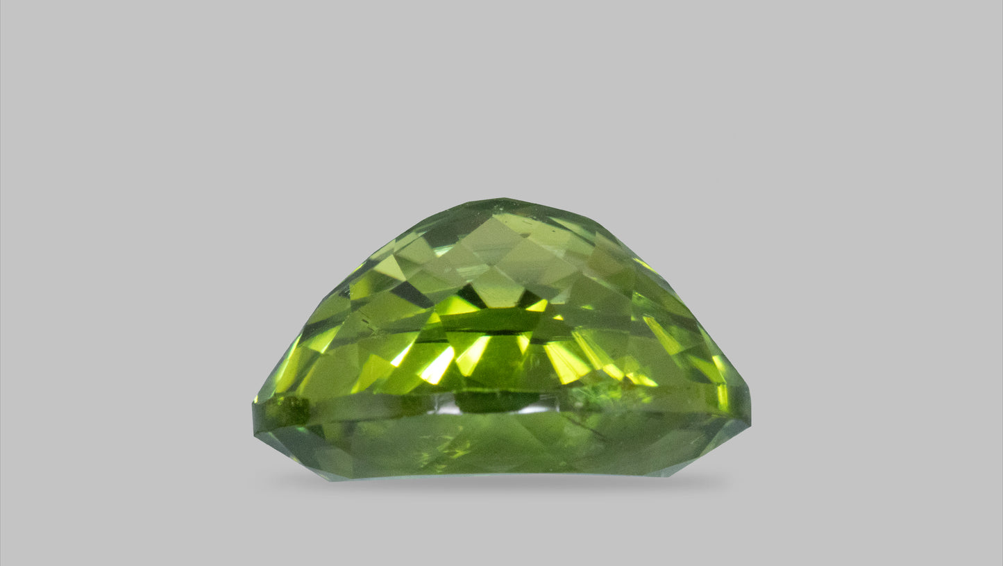 NATURAL PERIDOT 5.53 CARATS